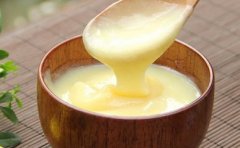 蜂群越冬饲料是蜂蜜_蜂蜜真假